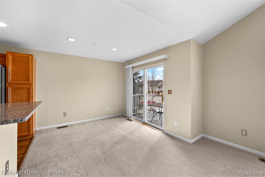 7201 Farmingdale Lane, Walled Lake, MI 48390 — Photo 10