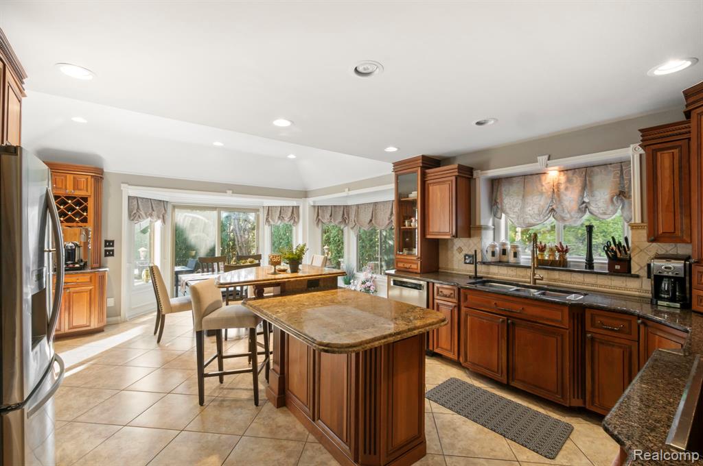 51246 Woodside Drive, Macomb, MI 48042 — Photo 11