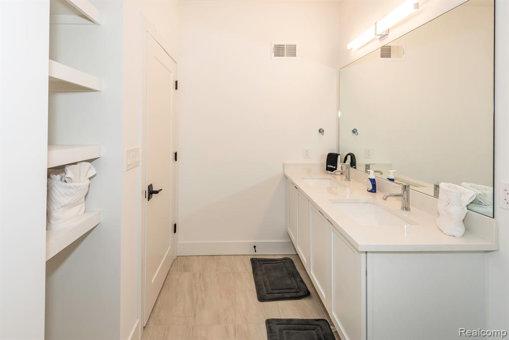 7540 Churchill Street, C20, Detroit, MI 48206 — Photo 12