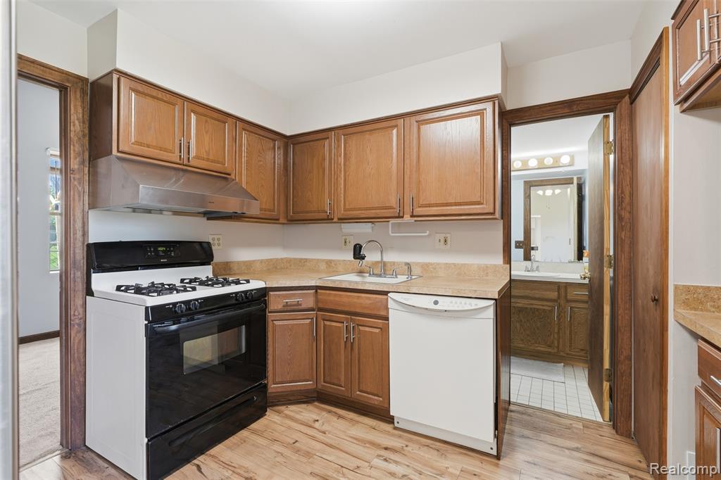 5634 Chicago Road, Warren, MI 48092 — Photo 6