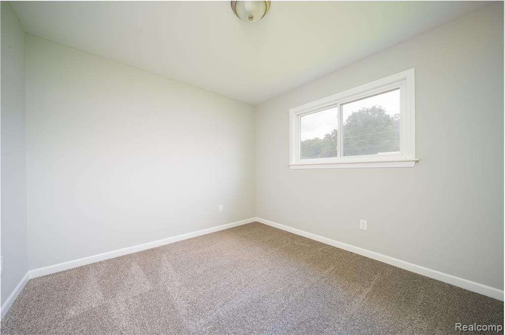 6448 Hunter Court, Westland, MI — Photo 11