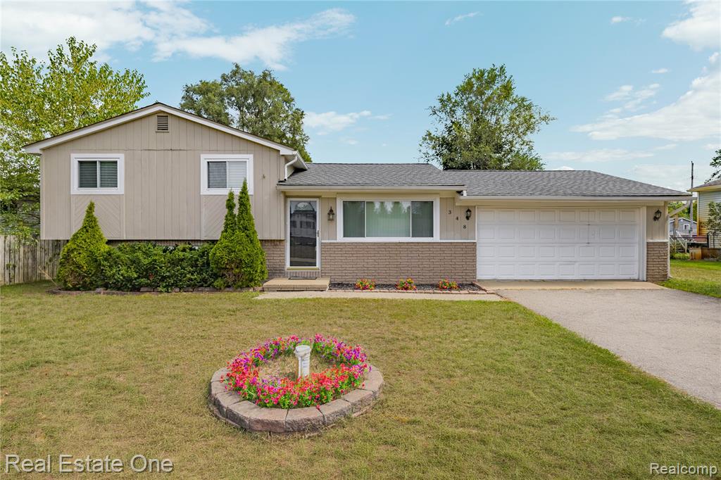 348 Decca Drive, White Lake, MI