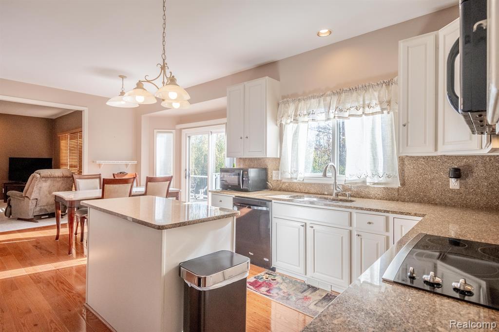 7059 YARMOUTH Drive, West Bloomfield, MI — Photo 3