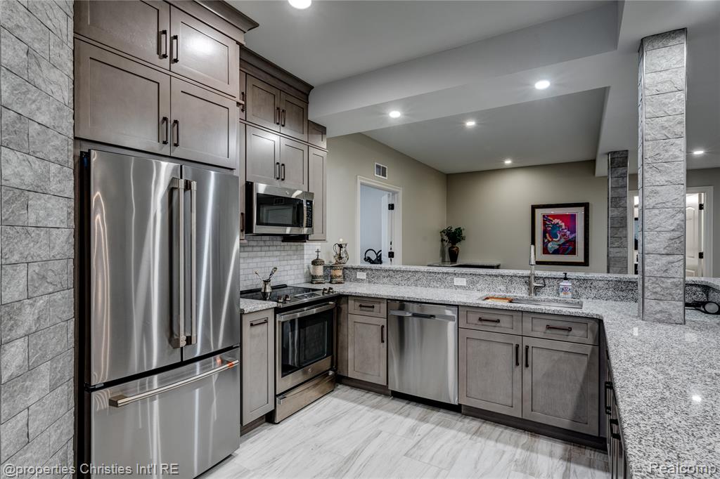 48928 Barola Court, Northville, MI 48167 — Photo 57