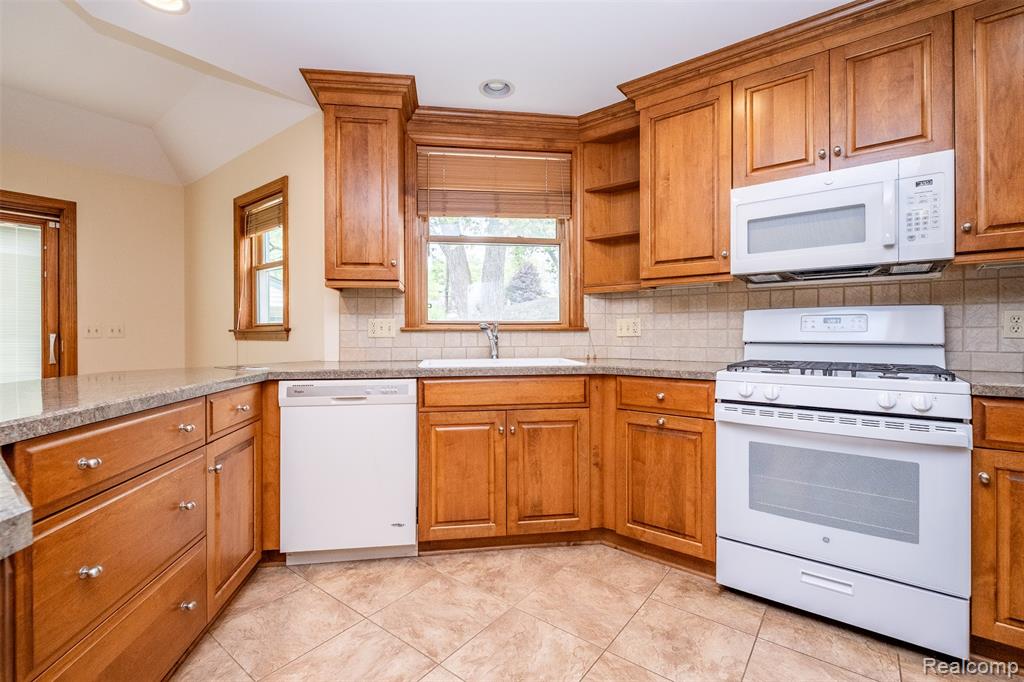 1863 Thomas Avenue, Berkley, MI 48072 — Photo 16