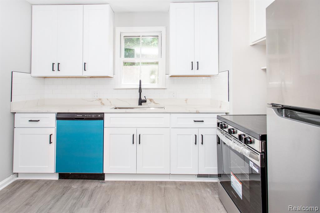 4056 Robina Avenue, Berkley, MI 48072 — Photo 12