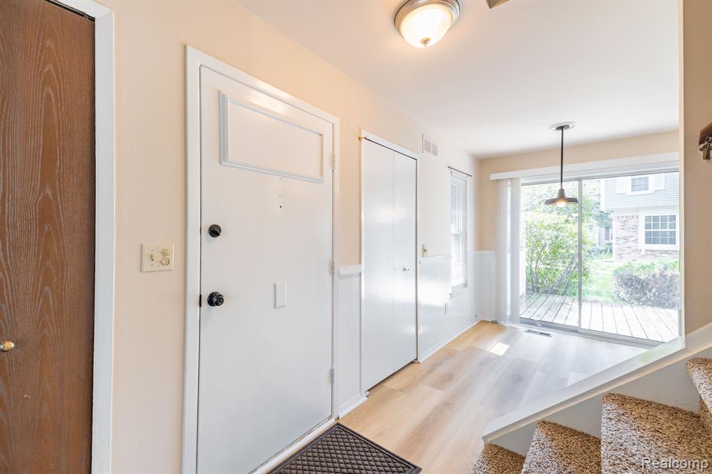 2960 WHITTIER Court, Ann Arbor, MI 48104 — Photo 2