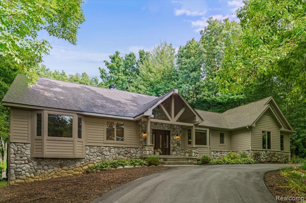 15301 Oak Hollow Drive, Holly, MI 48442 — Photo 11