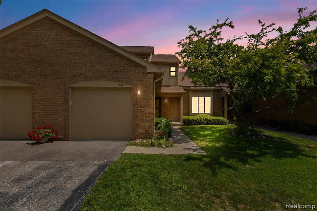 587 Tennyson, Rochester Hills, MI 48307 — front exterior
