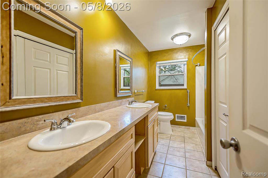 7584 Brookview Court, Brighton, MI 48116 — Photo 24