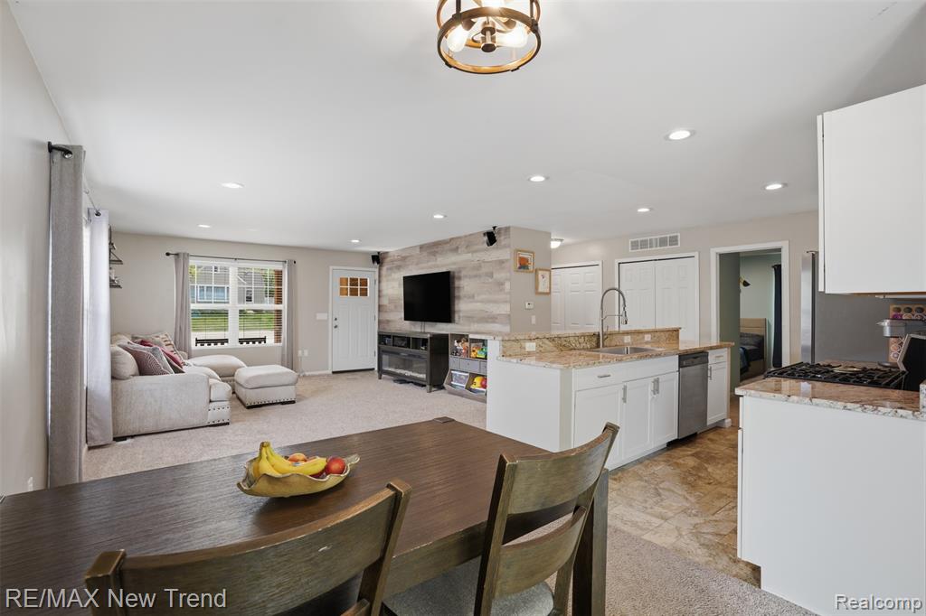 6070 Hackett, Waterford, MI 48327 — Photo 9