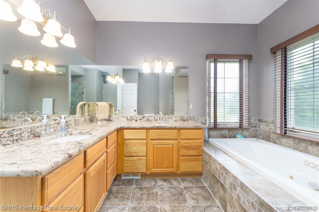6952 Sharpe Road, Fowlerville, MI 48836 — Photo 33