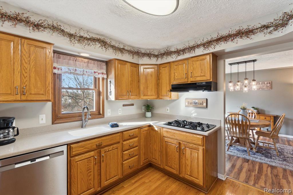 7694 THUNDER BAY Drive, Pinckney, MI 48169 — Photo 14