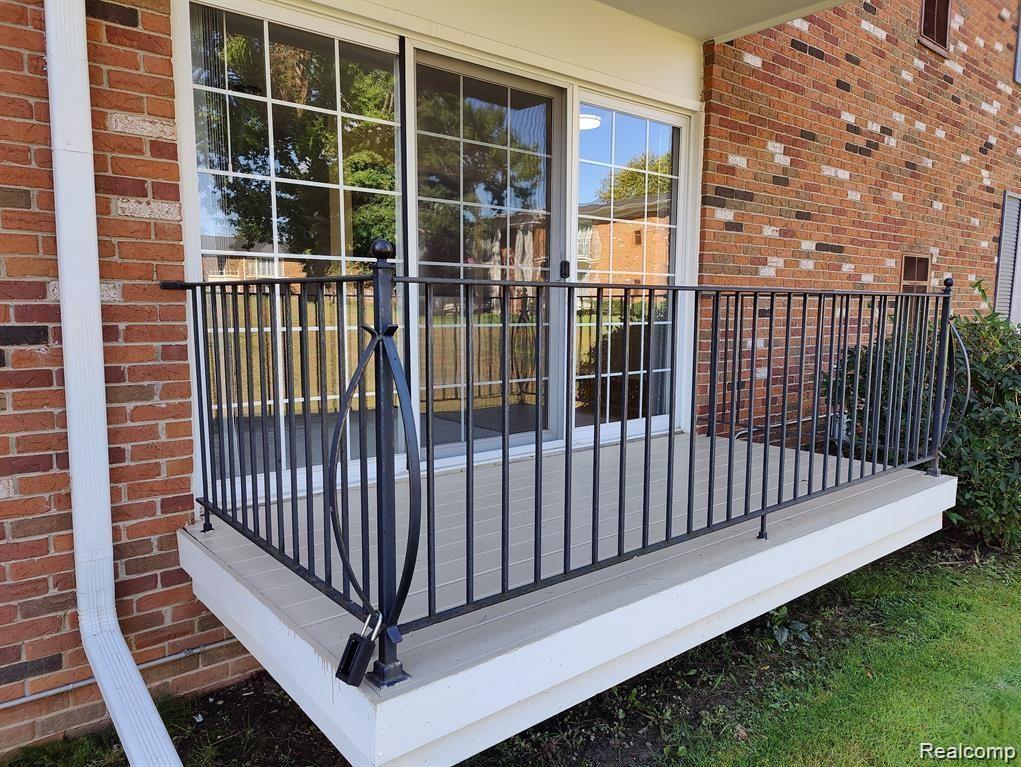 433 FOX HILLS Drive S, 3, Bloomfield Hills, MI 48304 — Photo 9