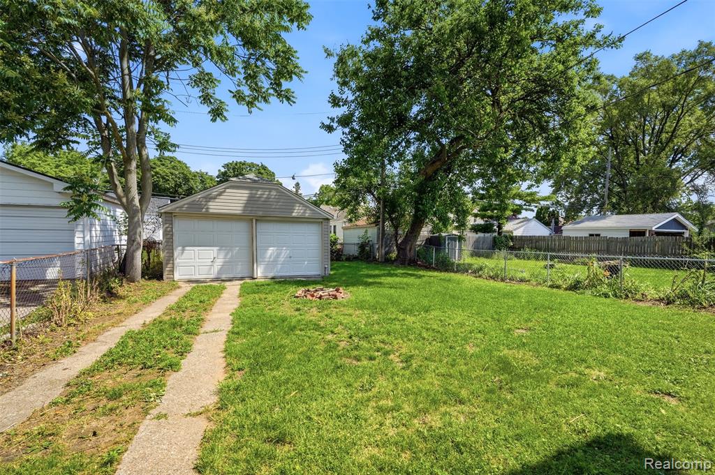 735 E Maxlow Avenue, Hazel Park, MI 48030 — Photo 24