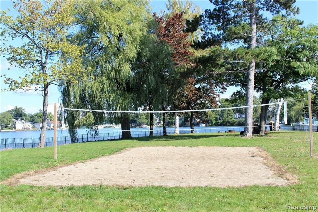 752 Preston Island, Orion, MI 48362 — Photo 33
