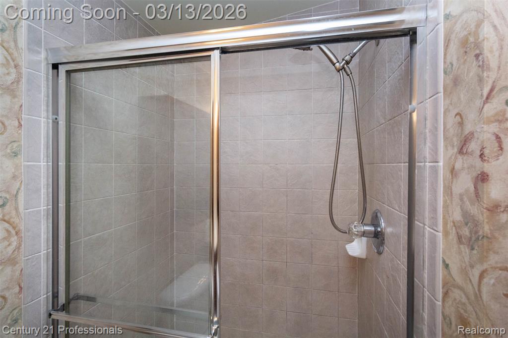 912 Sandalwood Drive, Troy, MI 48085 — Photo 24