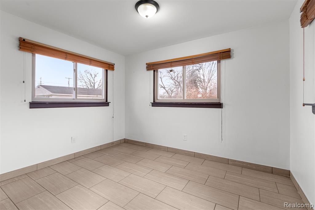 5939 Robindale Avenue, Dearborn Heights, MI 48127 — Photo 14