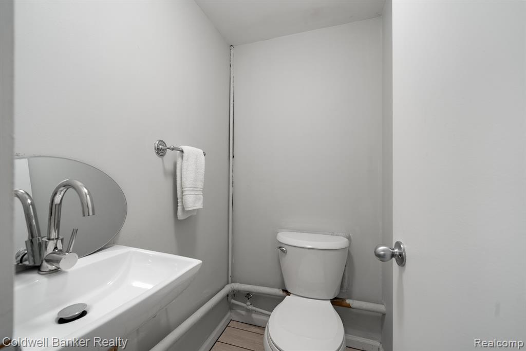 596 S GLENHURST Drive, Birmingham, MI 48009 — Photo 23