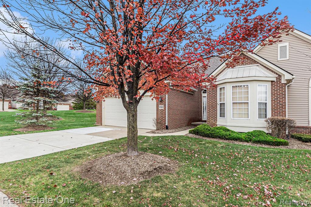 1153 ANDOVER Circle, Commerce Twp, MI 48390 — Photo 4