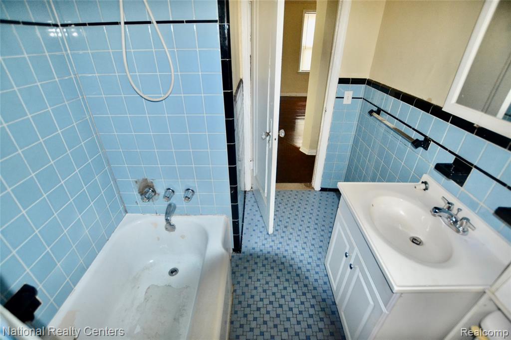 8267 Carlin Street, Detroit, MI 48228 — Photo 21