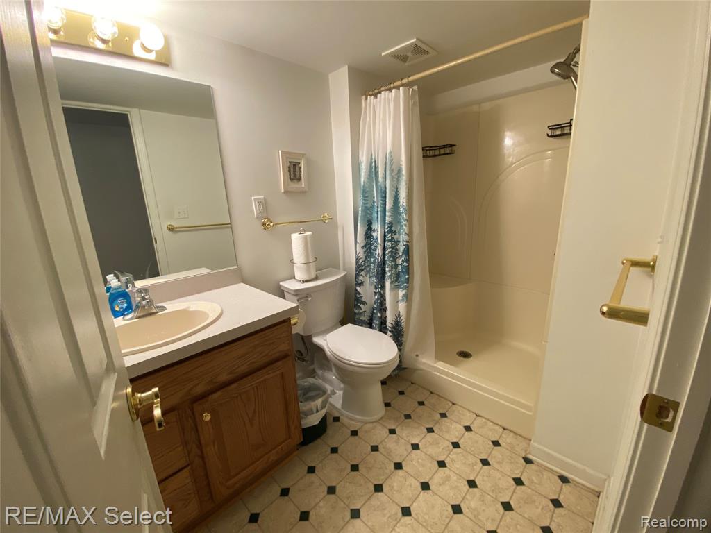 5024 Harbor Oak Drive, Waterford, MI 48329 — Photo 31