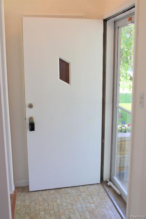 7687 CORTLAND Avenue, Allen Park, MI 48101 — Photo 9