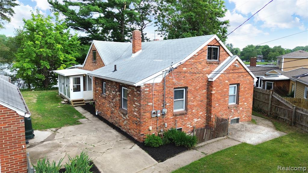 4047 Mitchell Drive, Flint, MI 48506 — Photo 2