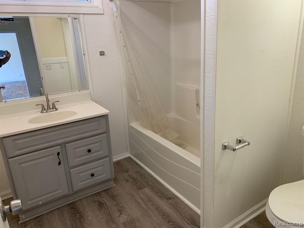 477 Crediton Street, Lake Orion, MI 48362 — Photo 13