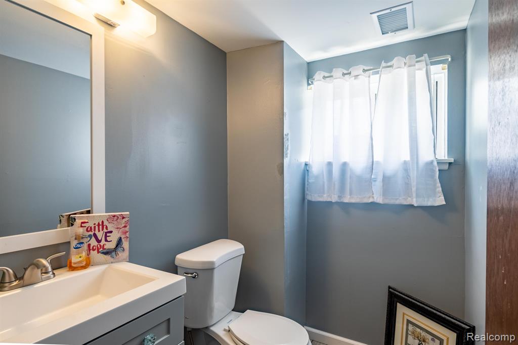 41210 PAIGN Drive, Sterling Heights, MI 48313 — Photo 17