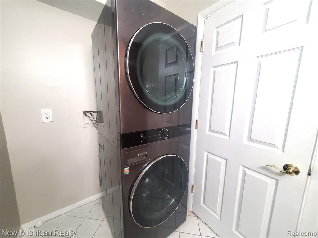 673 Oakbrook W, Rochester Hills, MI 48307 — Photo 16