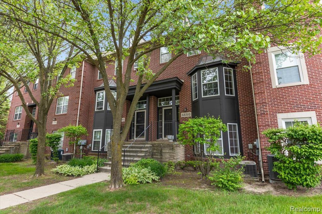 6680 CENTRAL CITY Parkway, Westland, MI — Photo 2
