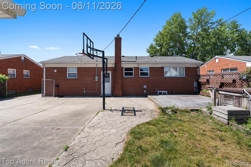 8908 Birkhill Drive, Sterling Heights, MI 48314 — Photo 31