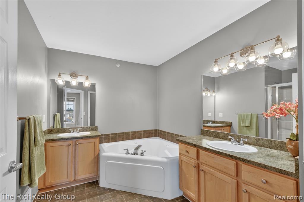 3922 Forester Boulevard, Auburn Hills, MI 48326 — Photo 27