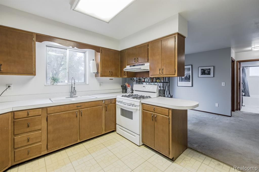 5368 LAPEER Road, Burton, MI 48509 — Photo 9