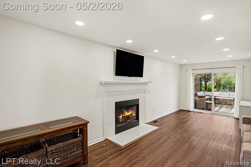 406 Mill Pond Drive, Fenton, MI 48430 — Photo 8