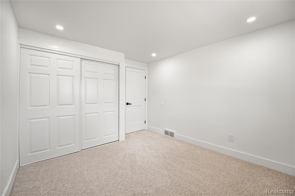 6742 Canterbury Court, Shelby Twp, MI 48316 — Photo 28