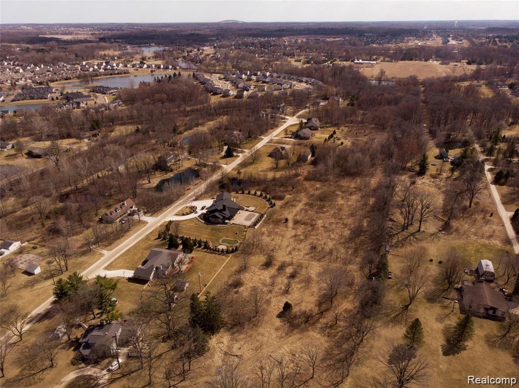 58405 TRAVIS Road, New Hudson, MI 48165 — Photo 10