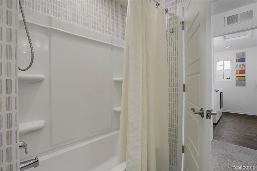 6003 Winsford Lane, Clarkston, MI — Photo 38