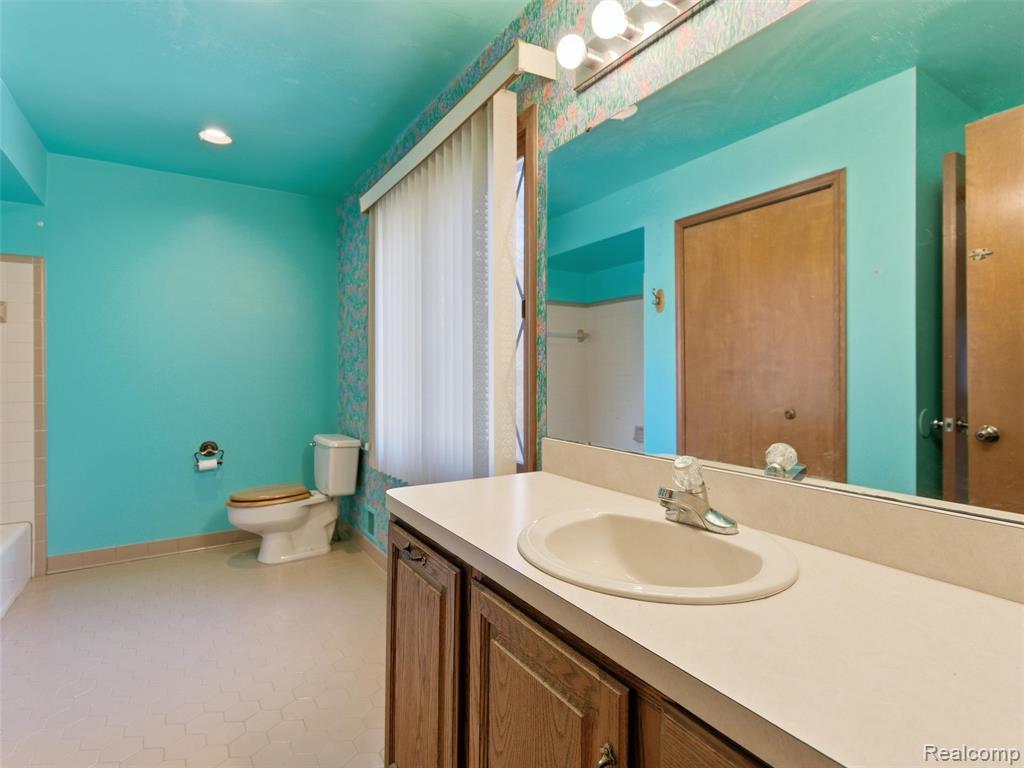 6400 Bridle Lane, Highland, MI 48356 — Photo 27