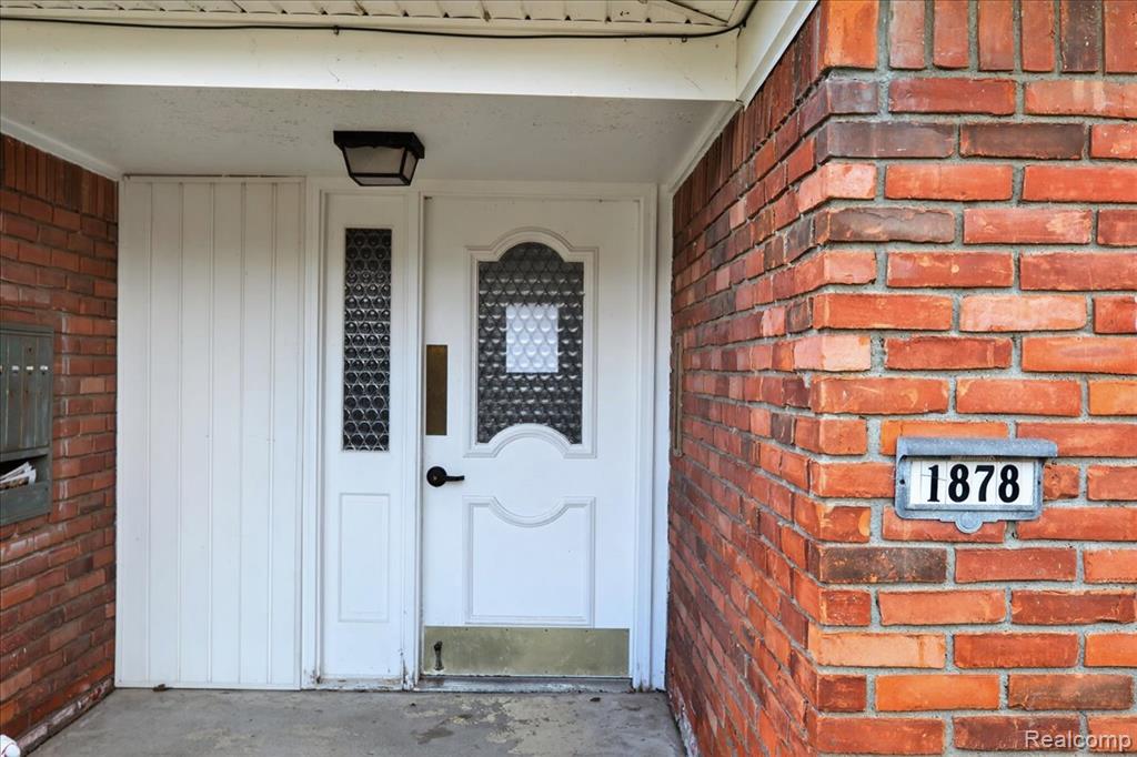 1878 Colonial Village Way, 4, Waterford, MI 48328 — Photo 2