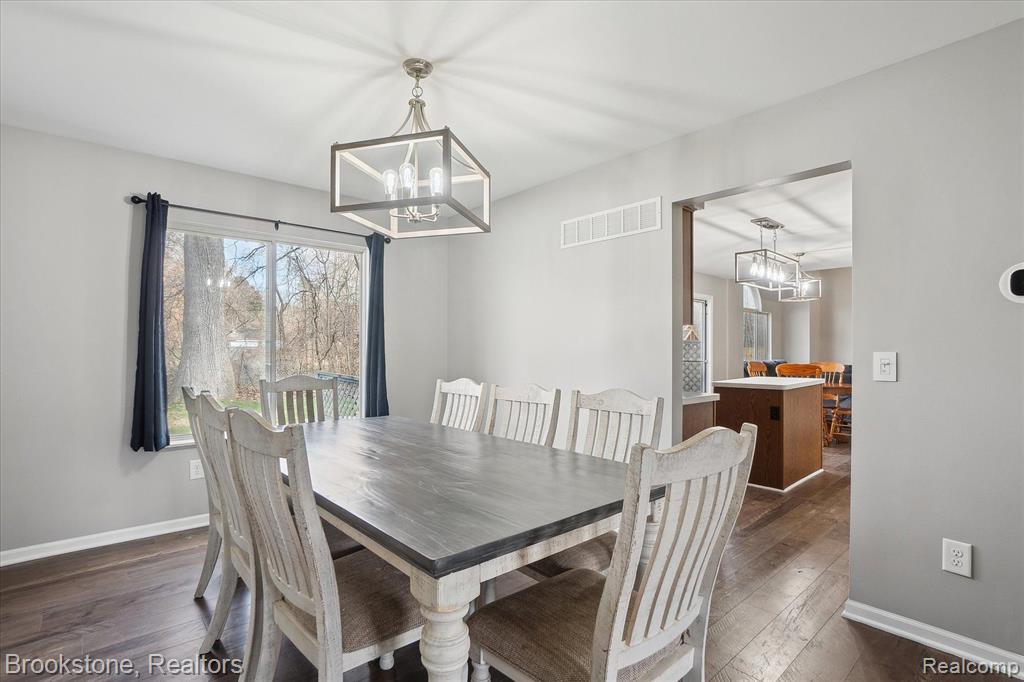 4272 HEATHERSTONE Drive, Waterford, MI 48329 — Photo 10