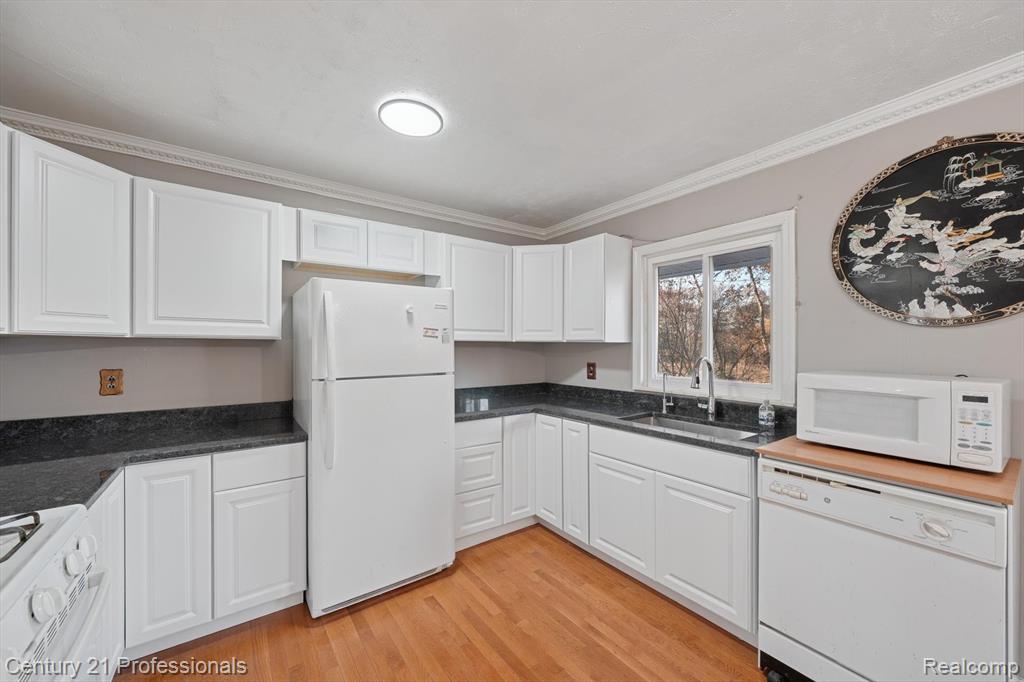1268 Amarillo Street, Wolverine Lake, MI 48390 — Photo 11
