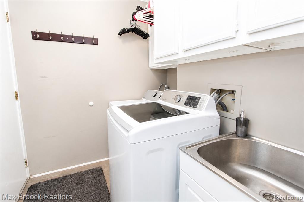 8952 Cynthia Court, Commerce Twp, MI 48382 — Photo 39