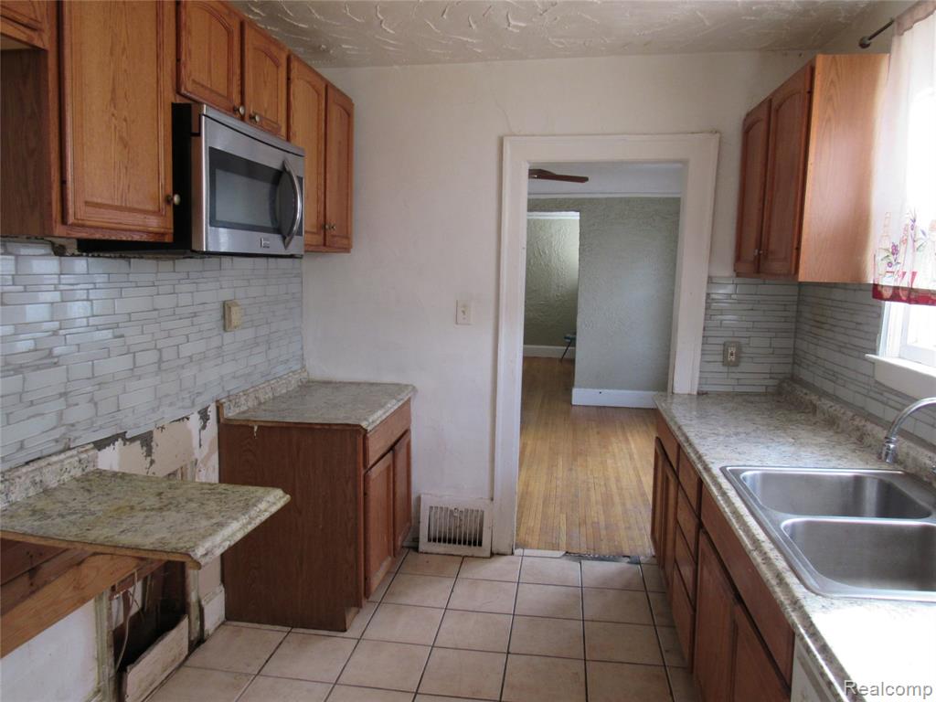 9623 Cheyenne Street, Detroit, MI 48227 — Photo 6