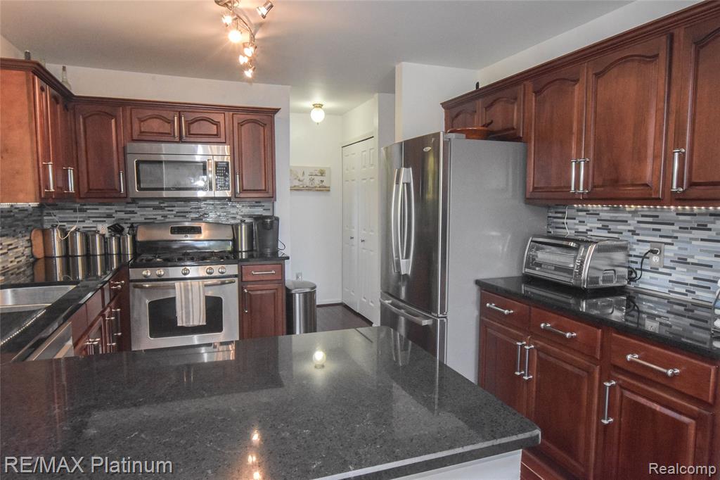 816 Maplewood Court, Brighton, MI 48116 — Photo 19