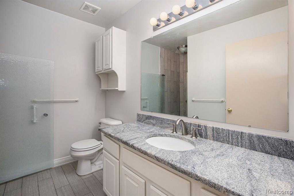 413 MULBERRY Drive, Commerce Twp, MI 48390 — Photo 21