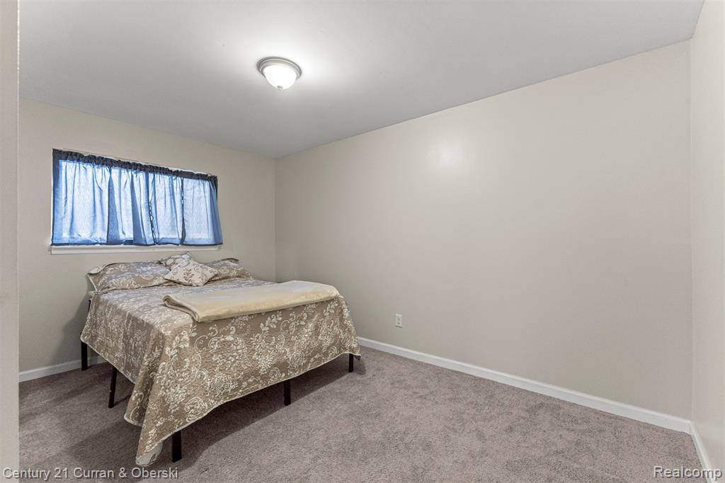 27423 Groveland Street, Madison Heights, MI 48071 — Photo 20