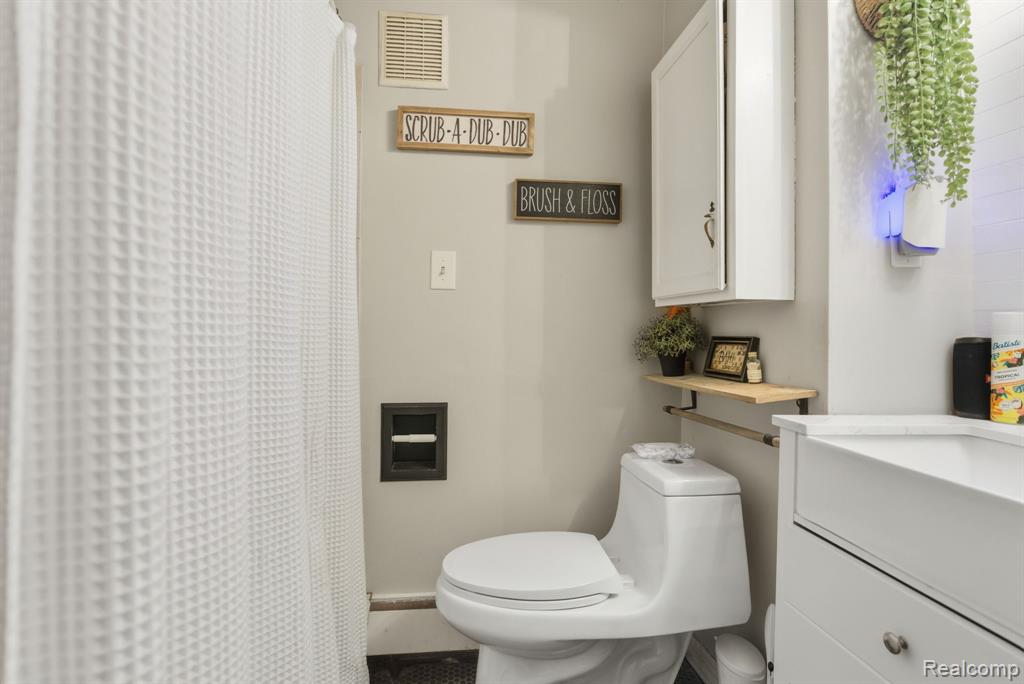 22646 Stephens Street, Saint Clair Shores, MI 48080 — Photo 8