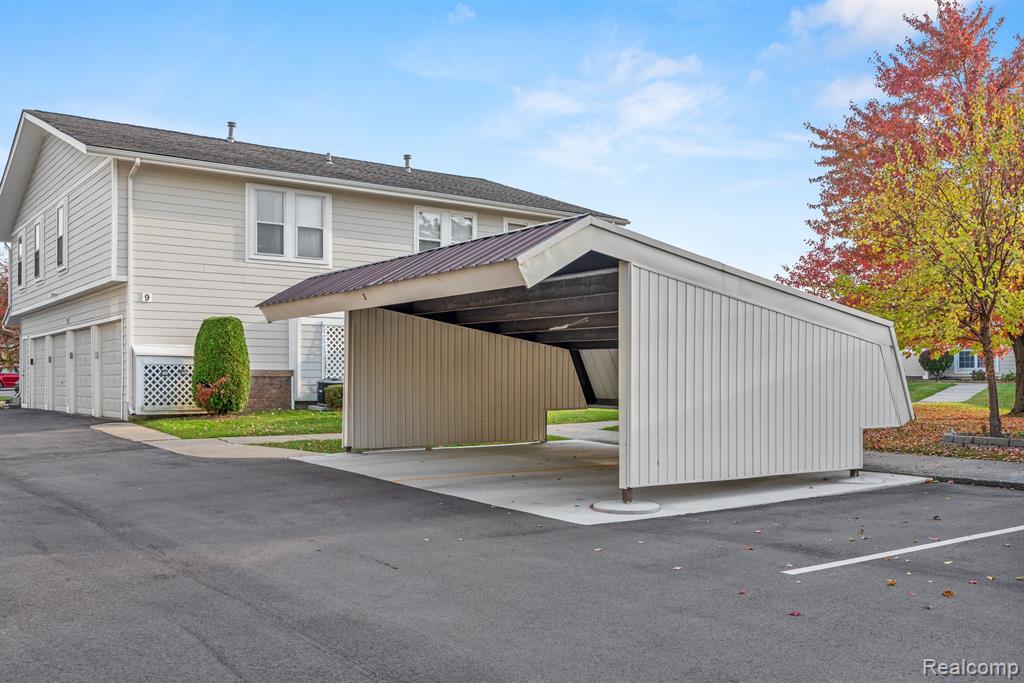 39727 VILLAGE WOOD Lane, Novi, MI — Photo 23